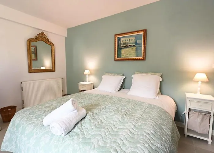Apartment Chateau Saint-joseph, Grand 4 Etoiles En Pleine Nature